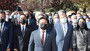 Cumhuriyetin 98. Yılı Nedeniyle Atatürk Anıtı’na Çelenk Sunuldu