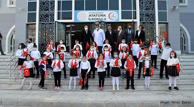 Afyon Atatürk İlkokulu eTwinning Projelerinde ödüle doymuyor