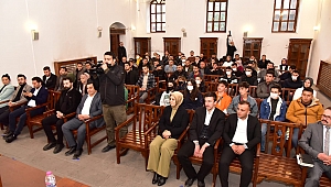 AK GENÇLER TECRÜBELİ SİYASİLERİ DİNLEDİ