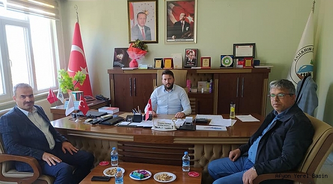 AK PARTİ İLÇE BAŞKANI OSMAN IŞIK BELEDİYE BAŞKANI KAYNAK'I ZİYARET ETTİ.
