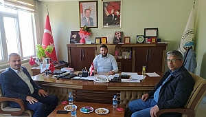 AK PARTİ İLÇE BAŞKANI OSMAN IŞIK BELEDİYE BAŞKANI KAYNAK'I ZİYARET ETTİ.