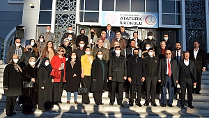 Atatürk İlkokulundan hayırseverlere plaket 