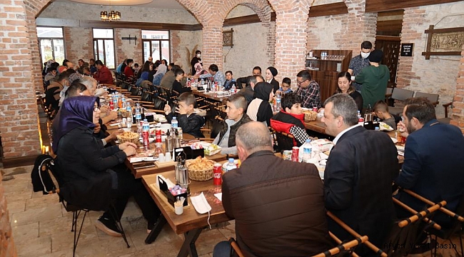 Başkan Koyuncu Temizlik Hizmetleri Personellerini Taş Konak'ta ağırladı