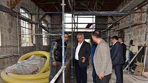 TARİHİ BİNADA RESTORASYON ÇALIŞMALARI TAM GAZ DEVAM EDİYOR