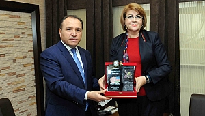 Azerbaycan Eğitim Müşaviri Nesibova’dan Rektör Karakaş’a Ziyaret