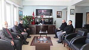 Başkan Veysel Topçu ve Beraberinde ki Başkanlar Kaymakam Kapankaya'yı Ziyaret etti