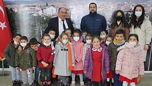 Çocuk gözünden demokrasi projesi ile çocuklara demokrasi eğitimi veriliyor