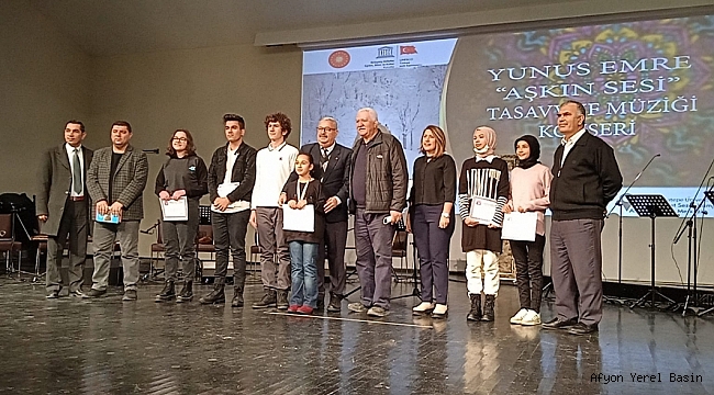 DERECEYE GİREN ÖĞRENCİLER ÖDÜLLERİNİ ALDILAR