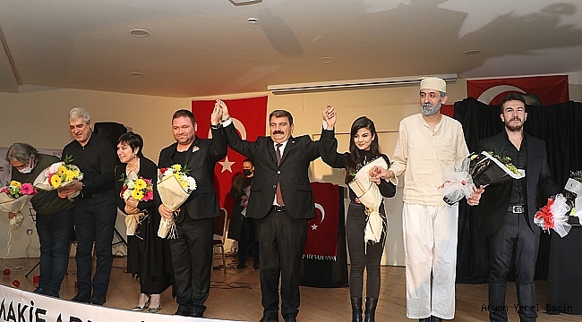 Dinar Belediyesinden Milli Şairimiz Ersoy'un ölüm yıldönümünde anlamlı tiyatro gösterisi