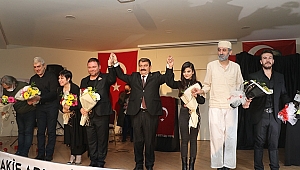 Dinar Belediyesinden Milli Şairimiz Ersoy'un ölüm yıldönümünde anlamlı tiyatro gösterisi