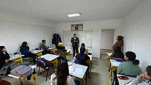 Koyuncu, Öğrencilere Ders Anlattı 