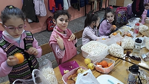 MİNİK ÖĞRENCİLER YERLİ MALI HAFTASI’NI KUTLADILAR.