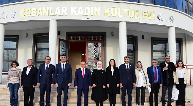 Rektör Karakaş, Çobanlar Kadın Kültür Evinde “Aile, Eğitim ve Çocuk” Konulu Konferans Verdi