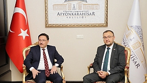 Ukrayna’nın Ankara Büyükelçisi Vasyl Bodnar, Vali Gökmen Çiçek’e nezaket ziyaretinde bulundu.