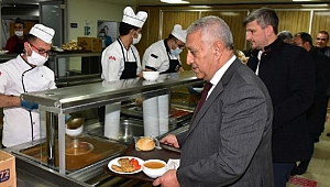 ZEYBEK BAŞKAN BELEDİYE PERSONELİYLE YEMEK YEDİ