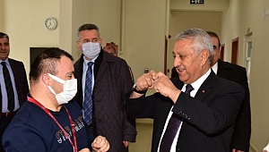 ZEYBEK BAŞKAN´DAN ENGELSİZ YAŞAM MERKEZİNE ZİYARET