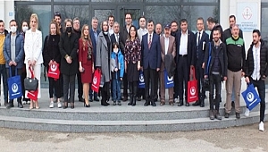 Afyon TED Kolejinden basın mensuplarına kutlama