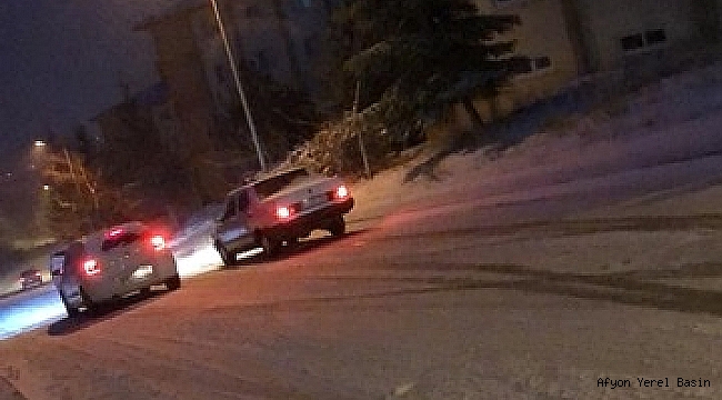 Dinar'da ilk kar yağdı, TOKİ de ulaşıma kar engelli