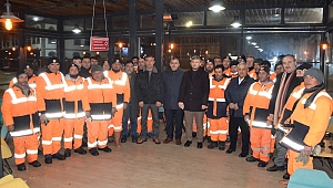 	KAR MÜCADELESİ VEREN EKİPLERE SÜRPRİZ ZİYARET