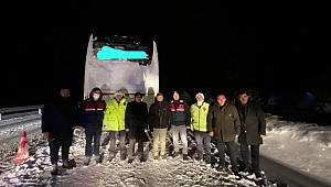 Karda Mahsur Kalan Araç Emirdağ Belediyesi Ekiplerince Kurtarıldı