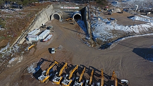 KAZ DAĞLARI’NDAN GEÇİŞİ KISALTACAK AYVACIK T-2 TÜNELİNDE IŞIK GÖRÜNÜYOR