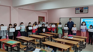 MEZUN OLDUĞU OKULDA KARNE VERDİ