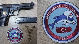 POLİS TİMLERİ ARAÇ İÇİNDEN RUSATSIZ SİLAH ELE GEÇİRDİ..