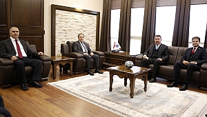 Türk Eğitim-Sen Yetkilileri, Rektör Karakaş’ı Ziyaret Etti