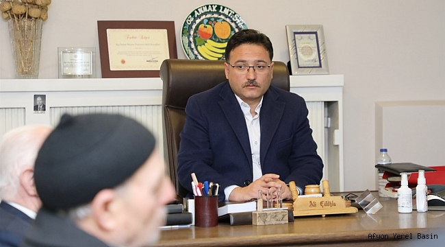 Vali Çiçek, Hal Esnafıyla Bir Araya Geldi