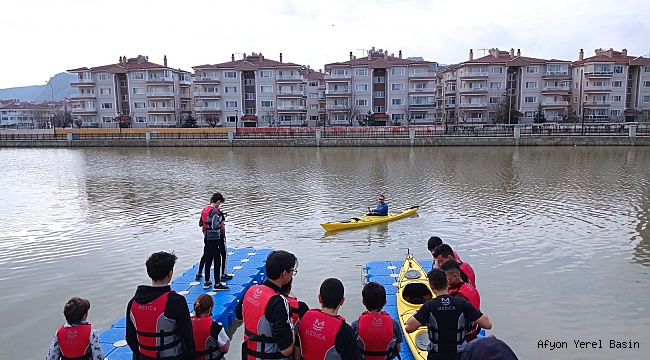Afyonkarahisar Su Sporları Merkezi Akarçay’da faaliyetlerine başladı.