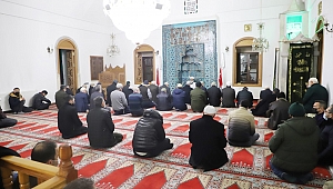 AK PARTİ HEYETİ HATİM DUASI İÇİN SABAH NAMAZINDA MISRİ CAMİİNDE BULUŞTU