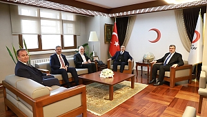 AK PARTİ HEYETİ KIZILAY’DAN HEYBESİ DOLU DÖNDÜ