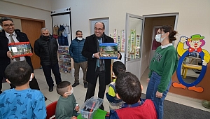 BAŞKAN ÇÖL ANAOKULU ÖĞRENCİLERİNE SÜS BALIKLARI HEDİYE ETTİ