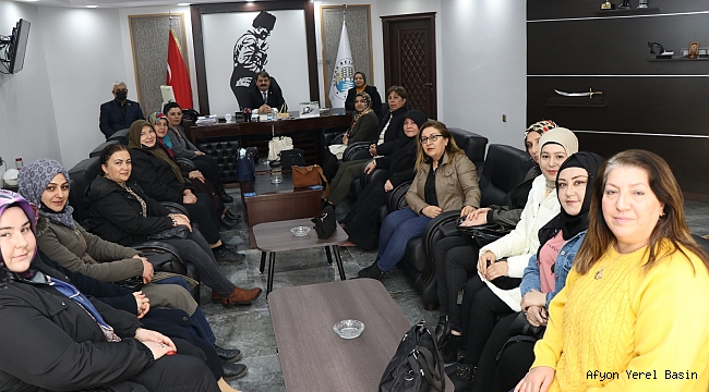 Cumhur İttifakı'nın Kadın Kollarından Başkan Sarı'ya ziyaret