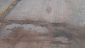  Dinarda Bazı Yollar Köstebek Yuvası Gibi