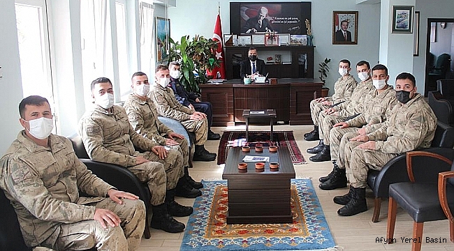 JANDARMA ASTSUBAY ADAYLARINDAN KAYMAKAM KAPANKAYA’YA ZİYARET