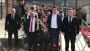 Şampiyon Voleybolculardan, Başkan Şahin’e Ziyaret