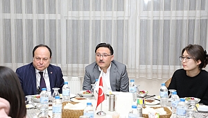 Vali Çiçek AKÜ’de Öğrenim Gören Misafir Öğrencilerle Bir Araya Geldi