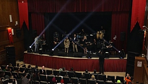 ´YILDIZ TİLBE ŞARKILARI´ KONSERİ MEST ETTİ 