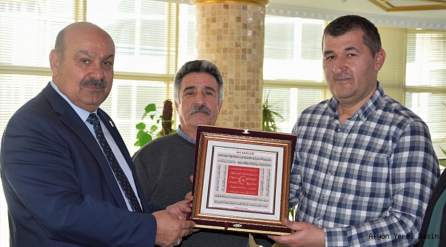 Başkan Atlı' ya Ahilik Sancağı Takdim Edildi