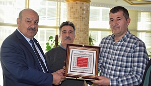 Başkan Atlı' ya Ahilik Sancağı Takdim Edildi