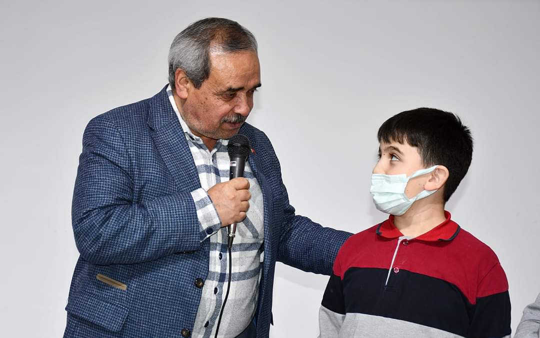 Başkan Şahin’den, Öğrencilere Burs Müjdesi