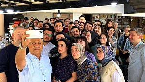 BAŞKAN ZEYBEK GENÇLERLE BULUŞTU