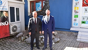 Başkan Zeybek’ten, Ülkü Ocakları’na ‘Hayırlı olsun’ ziyareti