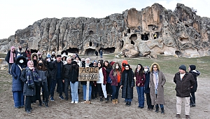 Çiğiltepe Kız Öğrenci Yurdunda kalan öğrencilere Frigya gezi turu düzenlendi.