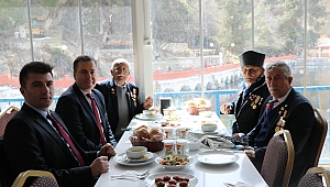 Dinar Belediyesinden Şehit ve Gazi ailelerimize yemek ikramı 