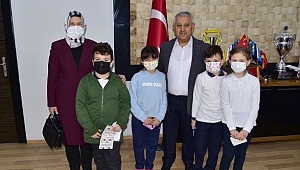 ÖĞRENCİLER'DEN BAŞKAN ZEYBEK'E ZİYARET