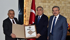 ÖZBEKİSTAN BÜYÜKELÇİSİN´DEN BAŞKAN ZEYBEK'E ZİYARET