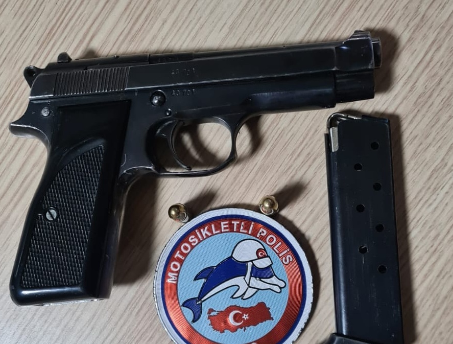 Ruhsatsız Tabanca Ele Geçirildi.!!