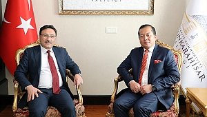 Vali Çiçek, Endonezya Büyükelçisi Dr. Lalu Muhamad Iqbal’ı Ağırladı